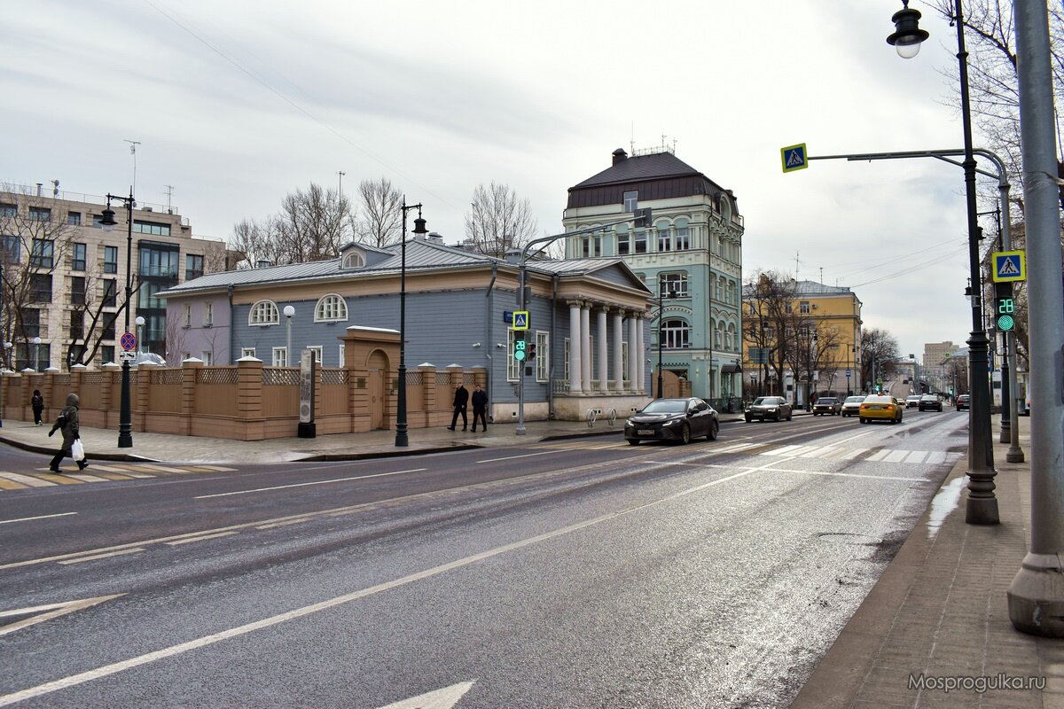 Остоженка москва отзывы. Улица Остоженка. Музей Тургенева на Остоженке. Улица Остоженка 37. Москва, ул. Остоженка 47.