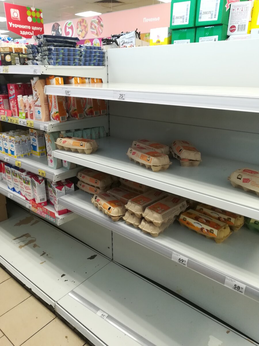 Отделу Бакалея в магазине "Пятерочка" далеко до былого изобилия