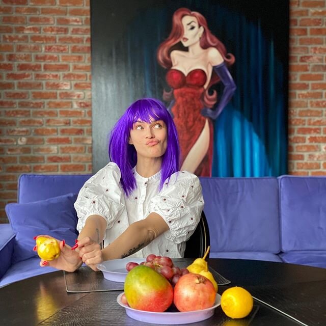   Алена Водонаева самоизолировалась дома  