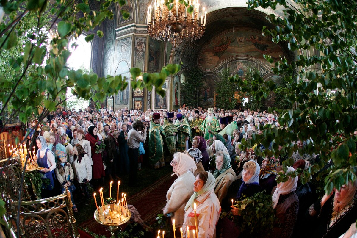 Русский православный обряд. Восточное Православие традиции. В церкви без платка. Фото православные традиции и обычаи.