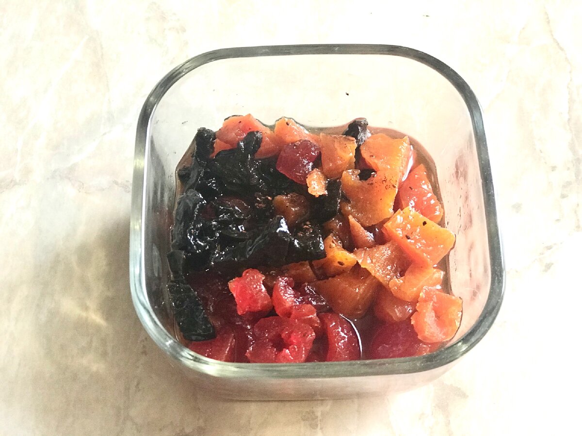 Сухофрукты настаиваем в коньяке