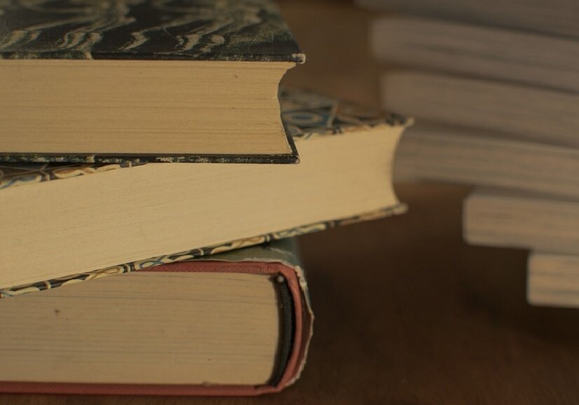 Просто книги, в которым много всяких разных слов