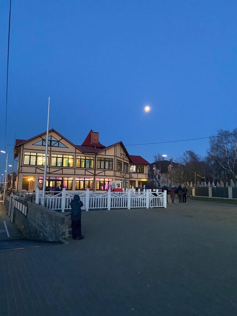 Набережный отельчик