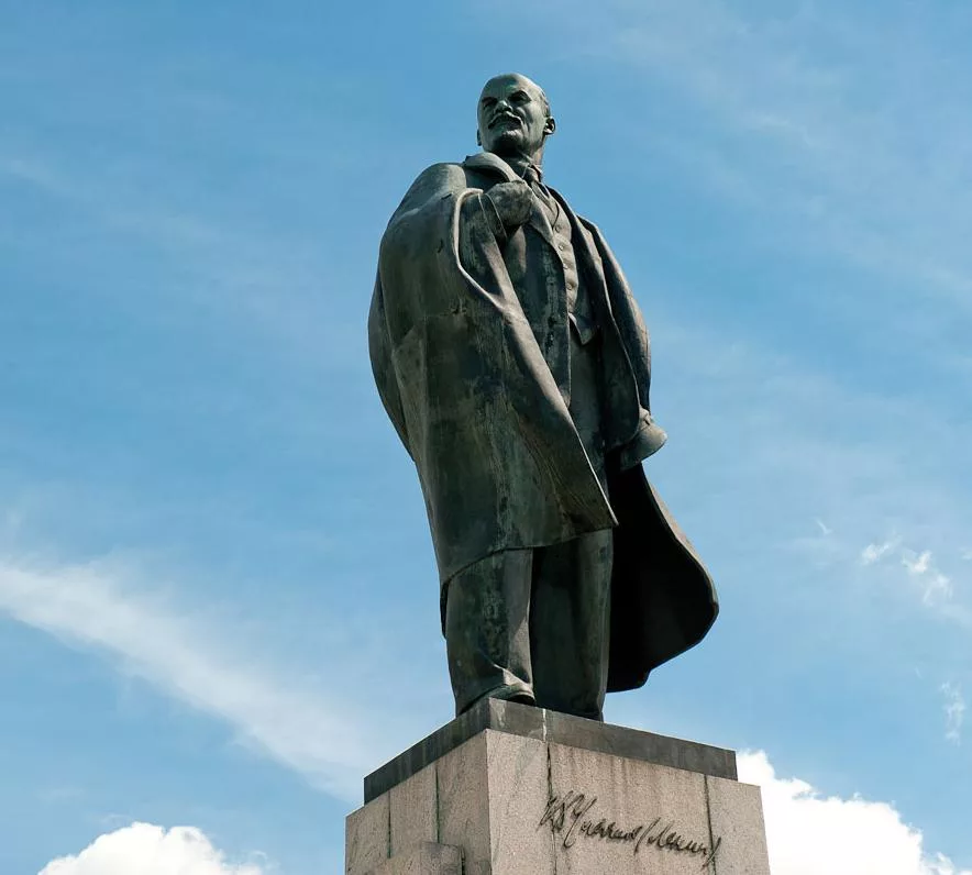 Памятник Ленину в Ульяновске