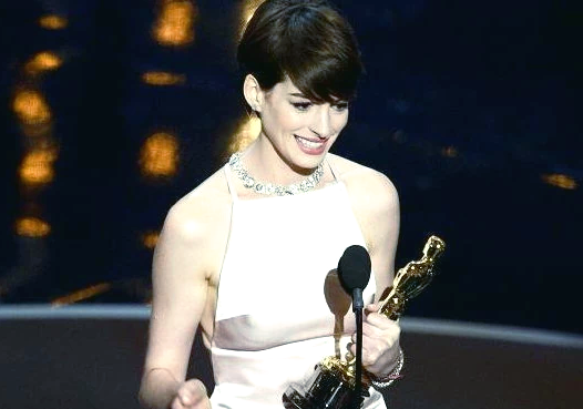 Актриса получила премию "Оскар" за роль в "Отверженных"