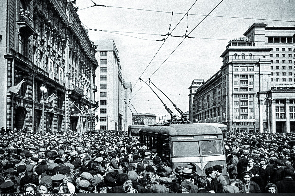 Фото празднования 9 мая 1945 года