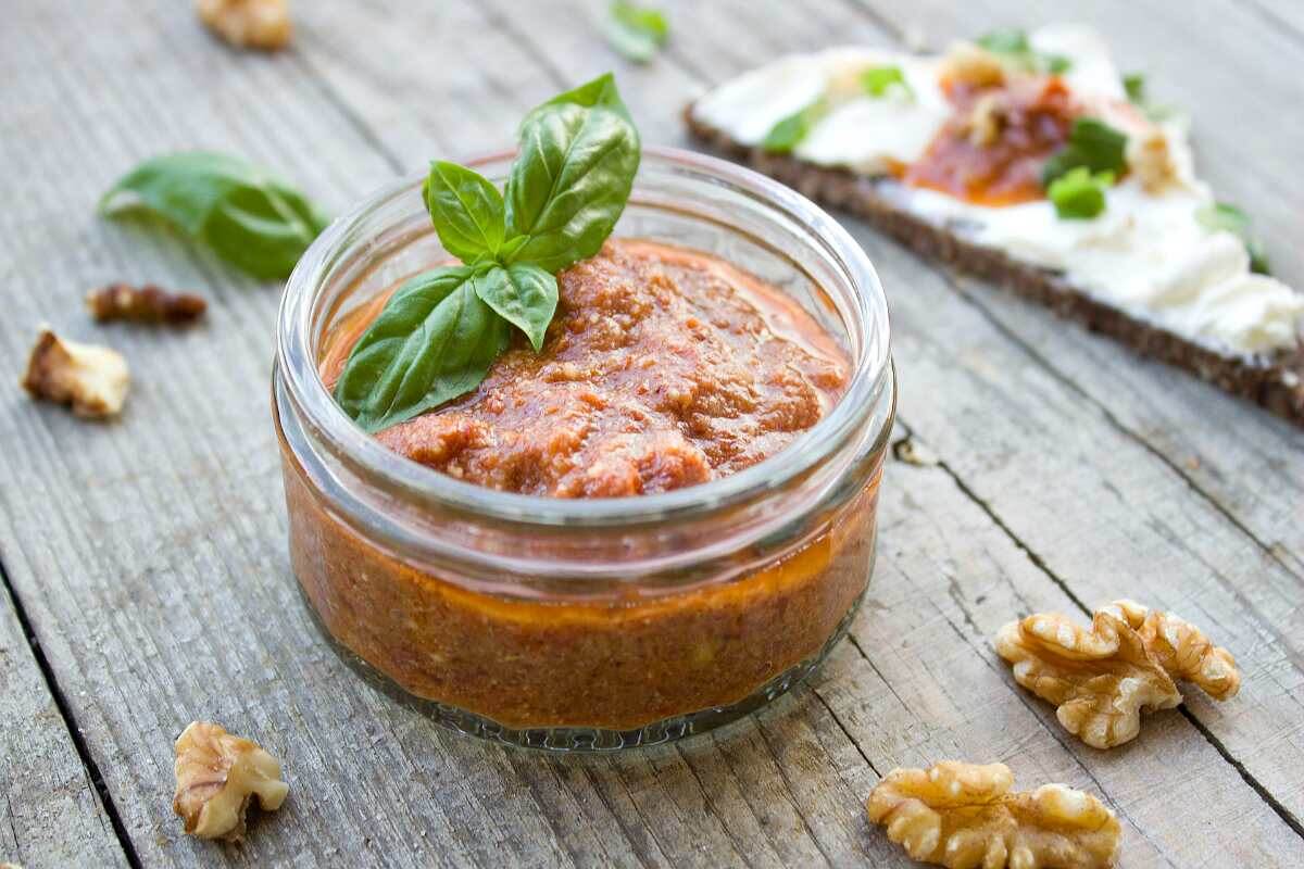 Соус песто с томатом