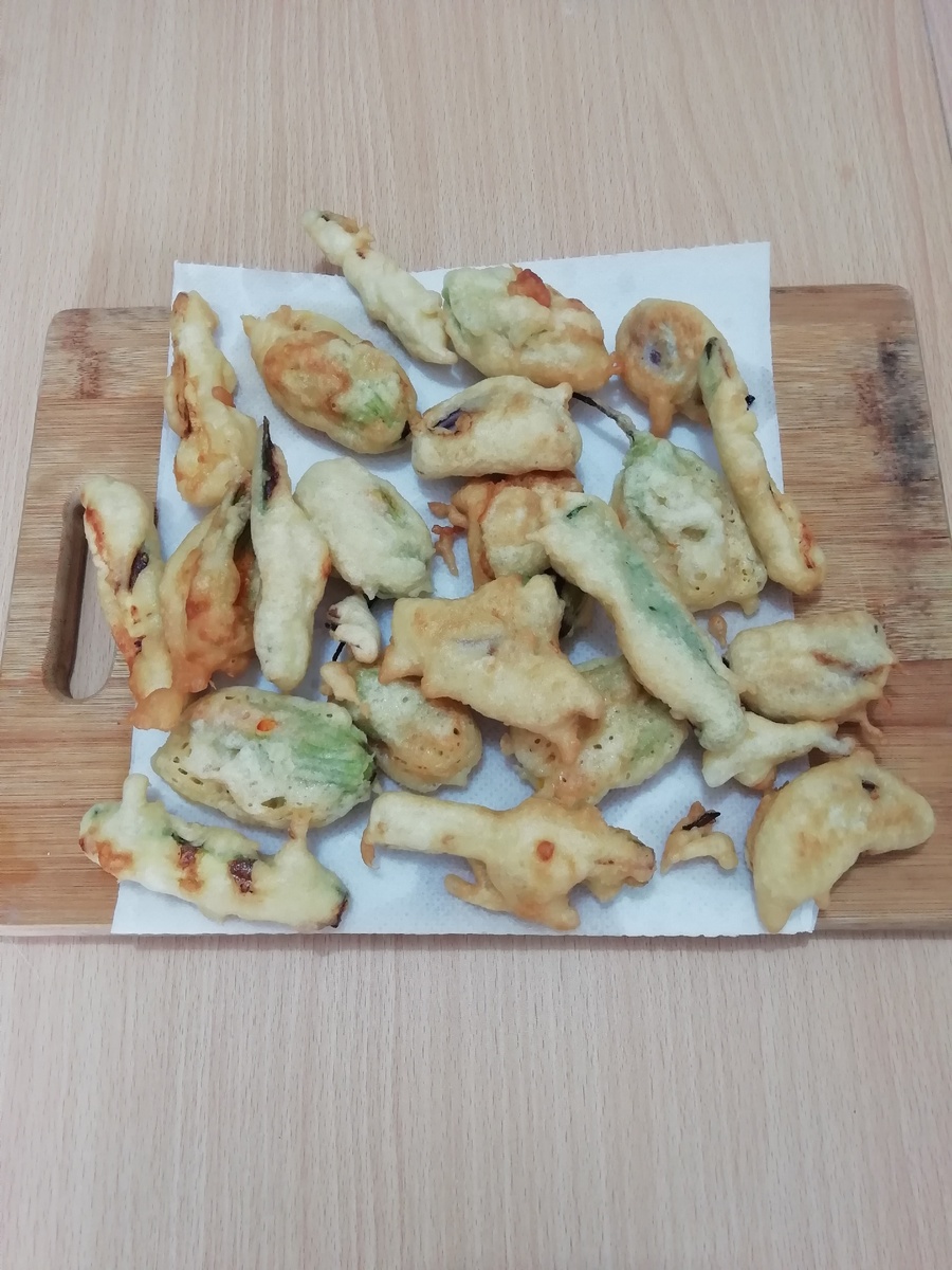 Цветки кабачков в кляре