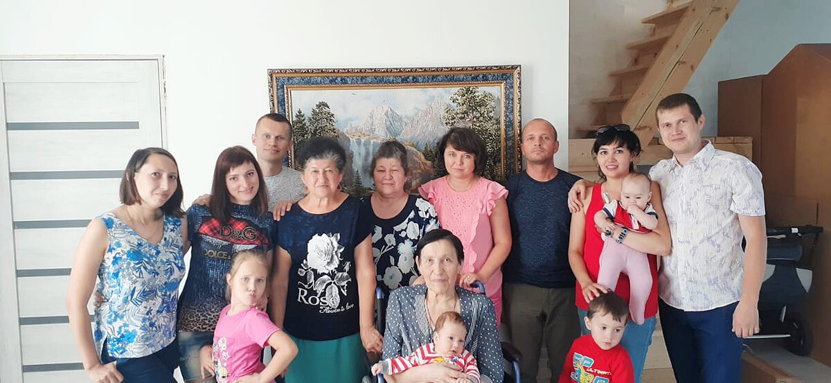Родственников нужно любить, но издалека