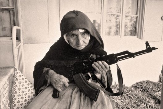 (Арцах / Харабах, 1990-е). Армянская бабушка