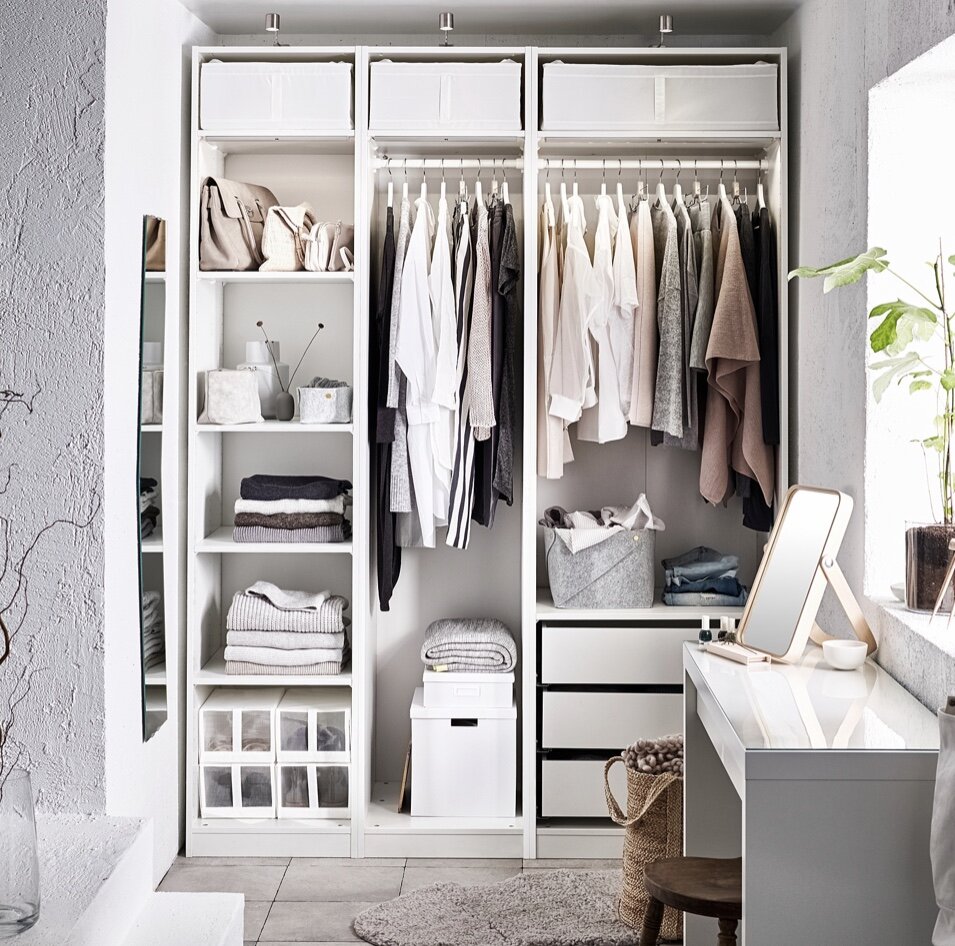 Источник фото  https://www.ikea.com/ru/ru/p/paks-garderob-belyy-s29128569/