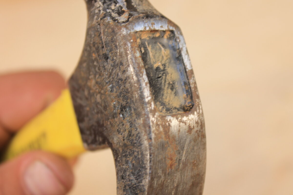 Насаживание молотка на рукоятку. Крепление для молотка. Насаживание молотка. Насаживание молотка на рукоятку. Насаживание молотка.