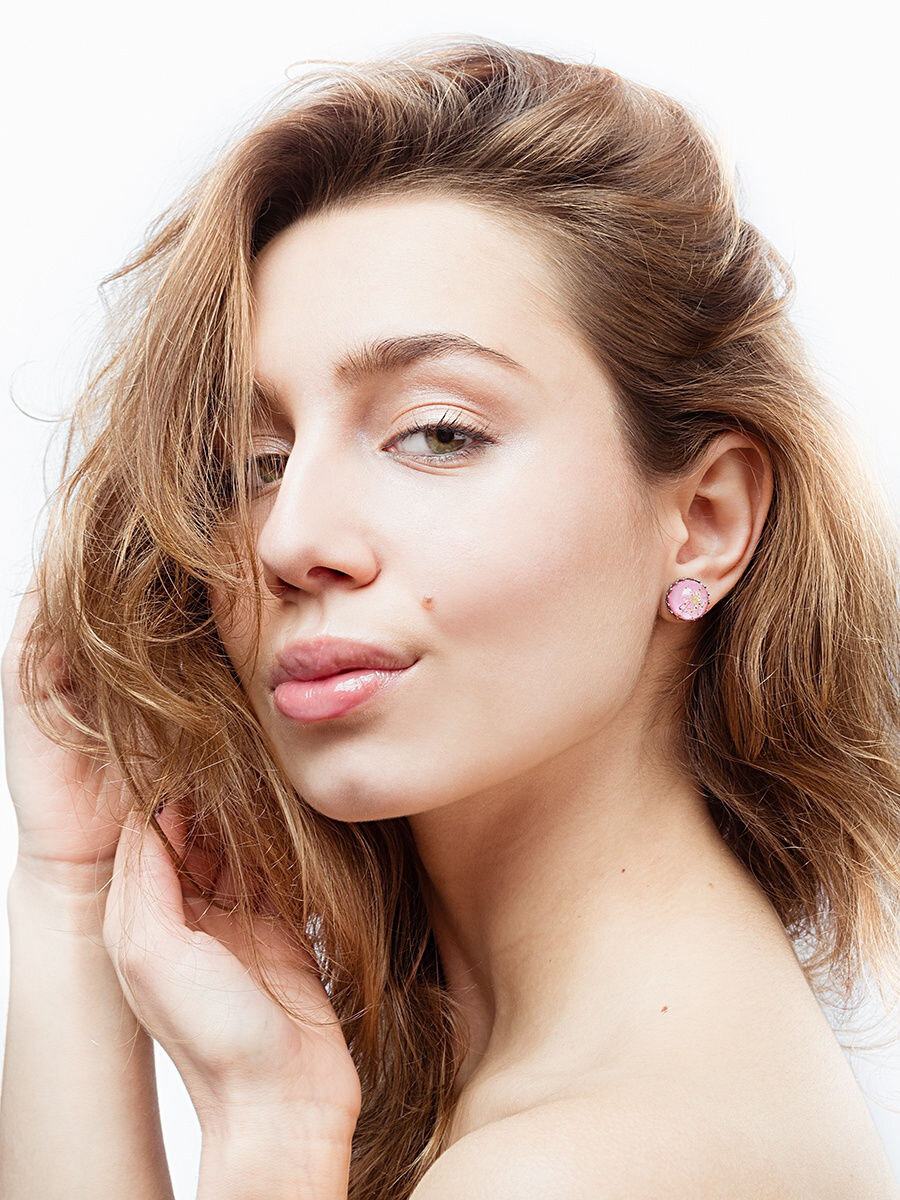 Нежные серьги со снытью внутри. Белоснежные соцветия-зонтики волшебно смотрятся в украшениях