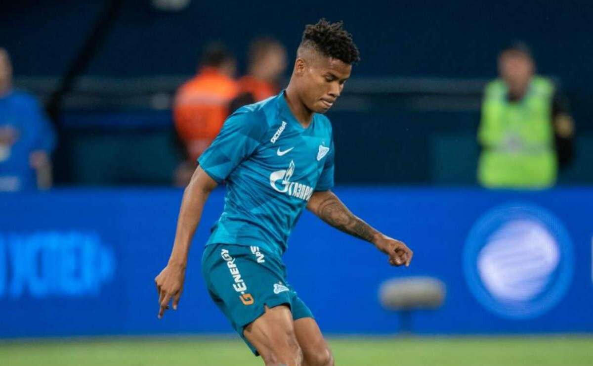 Полузащитник "Зенита" Вильмар Барриос не едет ни в Англию, ни в Италию. Фото - Goal.com.