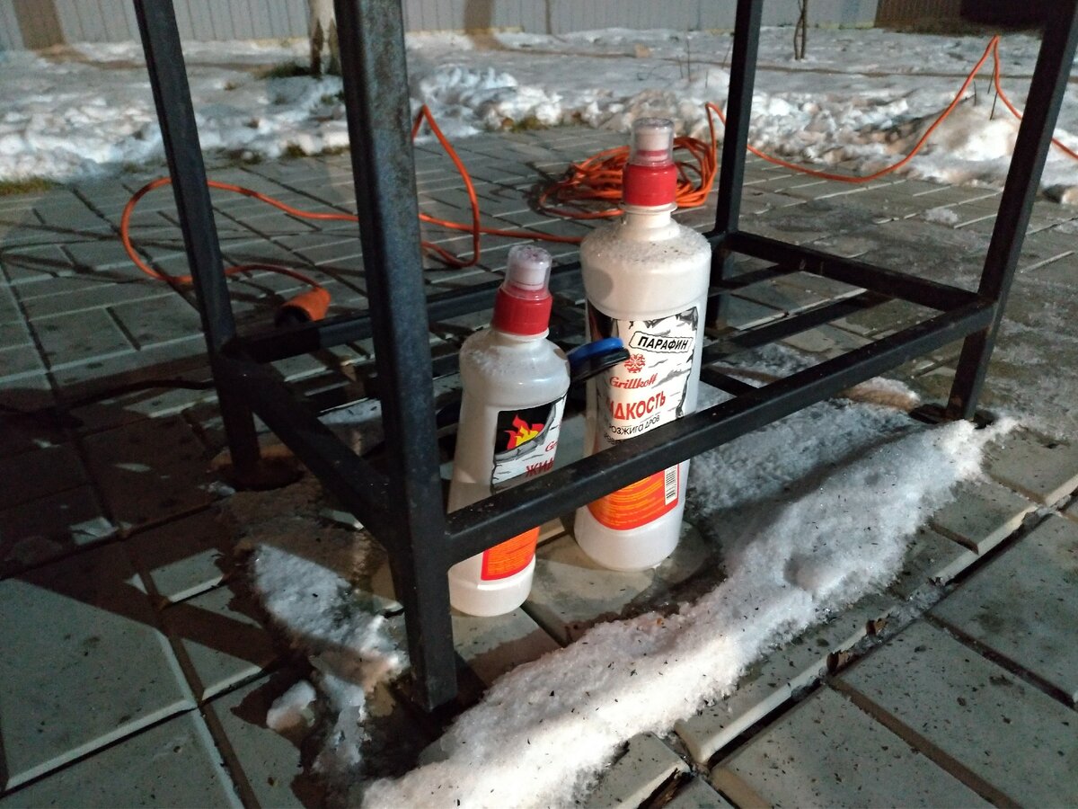 Разные жидкости для розжига.