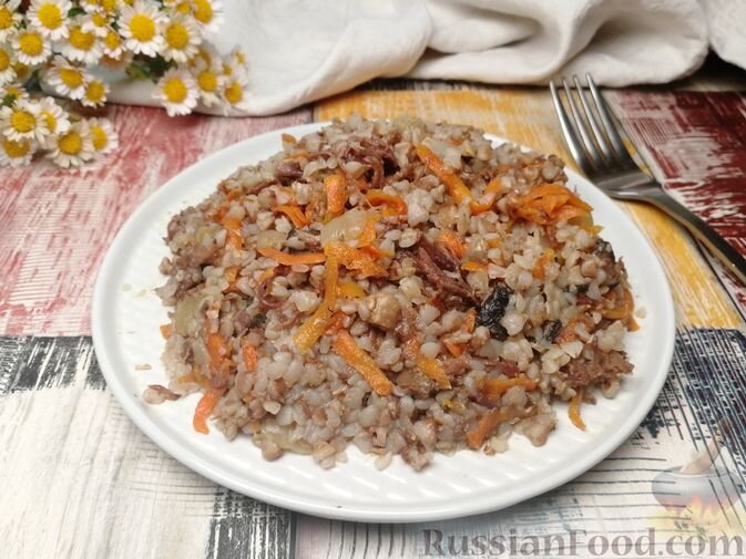 Гречка с тушёнкой в кастрюле. Гречка с тушенкой на тарелке. Гречка с тушенкой. Вкусная гречка с тушенкой рецепт. Гречневая каша с тушенкой армейская.