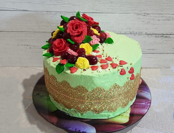 Шифоновый бисквит с малиновым конфи