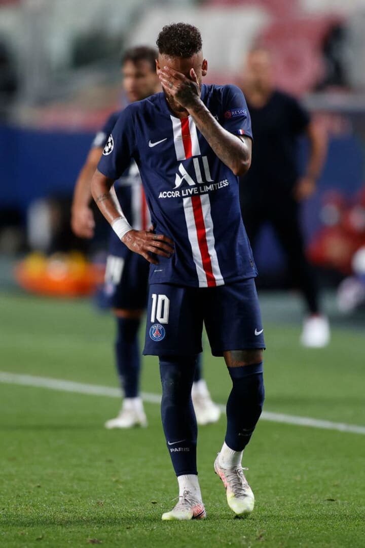 Неймар был безутешен после финала Лиги чемпионов-2020. Изображение: Pool / Getty Images