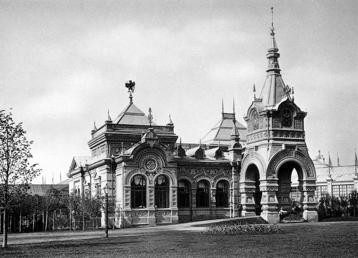 Царский павильон переданный Клубу лыжников. Этот павильон – единственная постройка грандиозного выставочного ансамбля, сохранившаяся до наших дней, почти в первоначальном виде.