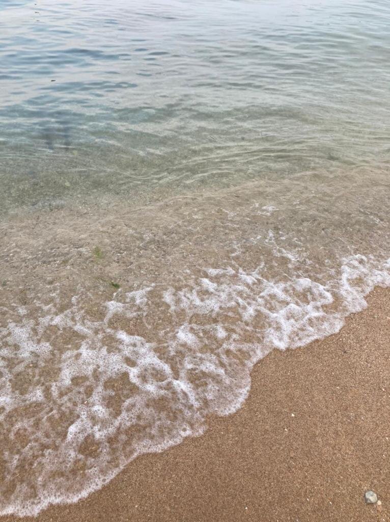 Доченька прислала, море...В обшем давайте мне руки, и побежим, по берергу...Догоняйте