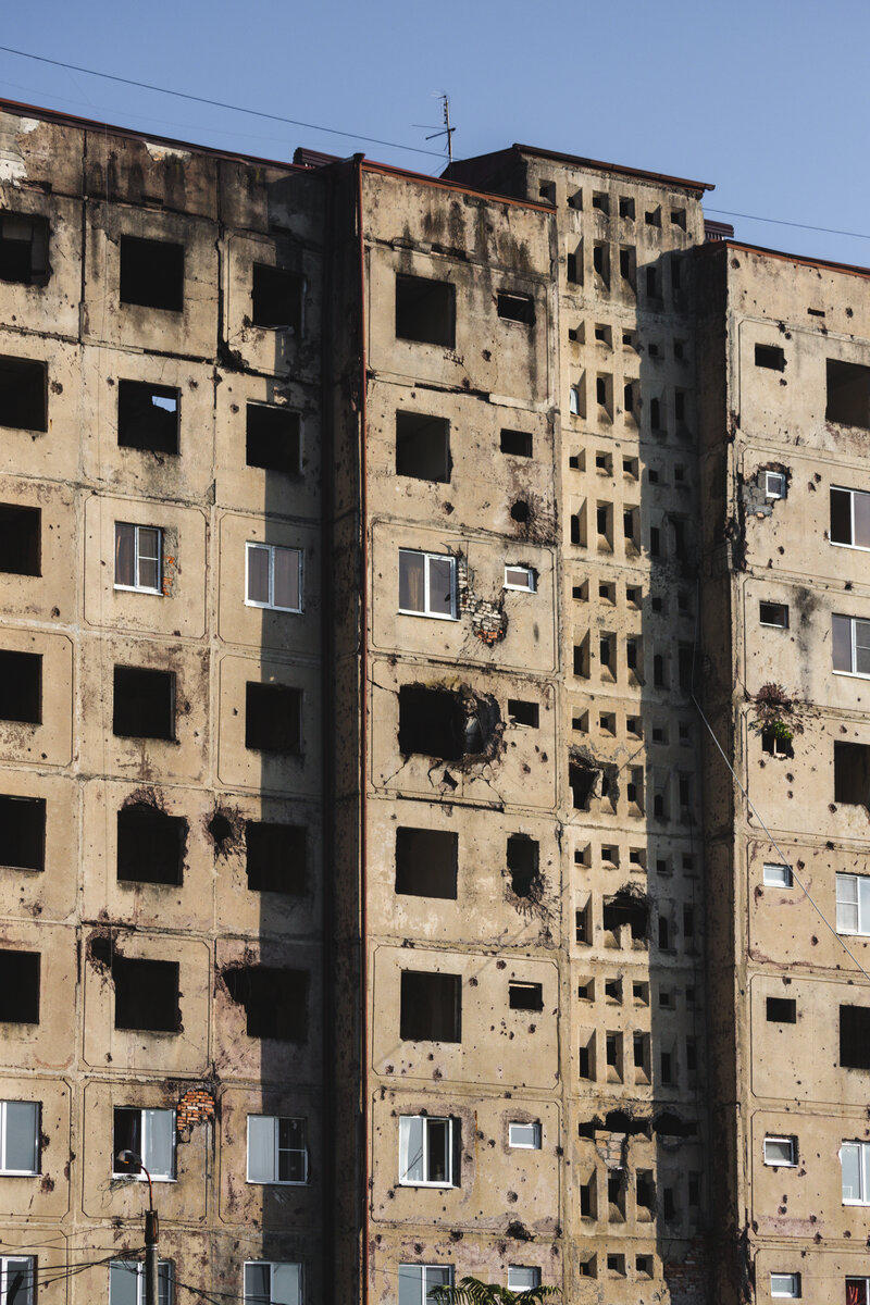 Расстрелянный дом на окраине Сухума