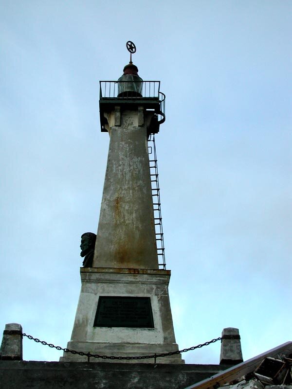 Памятник Дежневу
