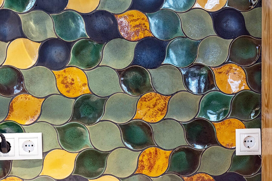 Попеременная раскладка горизонтальными рядами выглядит необычно и интересно! 