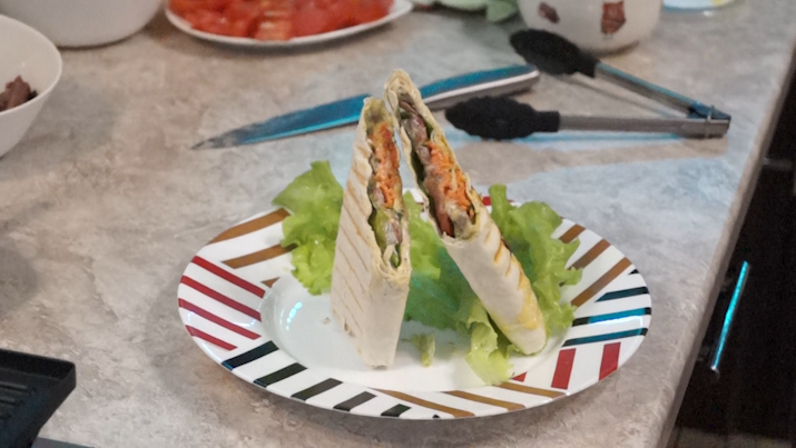 1.Мясо - вчерашний шашлык - 0руб. 
2. Соус - Майонез 3 столовые ложки

3. Помидорка - 1шт.

4. Огурец соленый - 1шт.

5. Морковча - 1 баночка.

6. Листья салата

7. Приправа для соуса - Магги для салата цезарь (только верхний пакет, сухари не нужны), либо именно приправа для шаурмы.

8. СЫР - Голландский

9. Лаваш