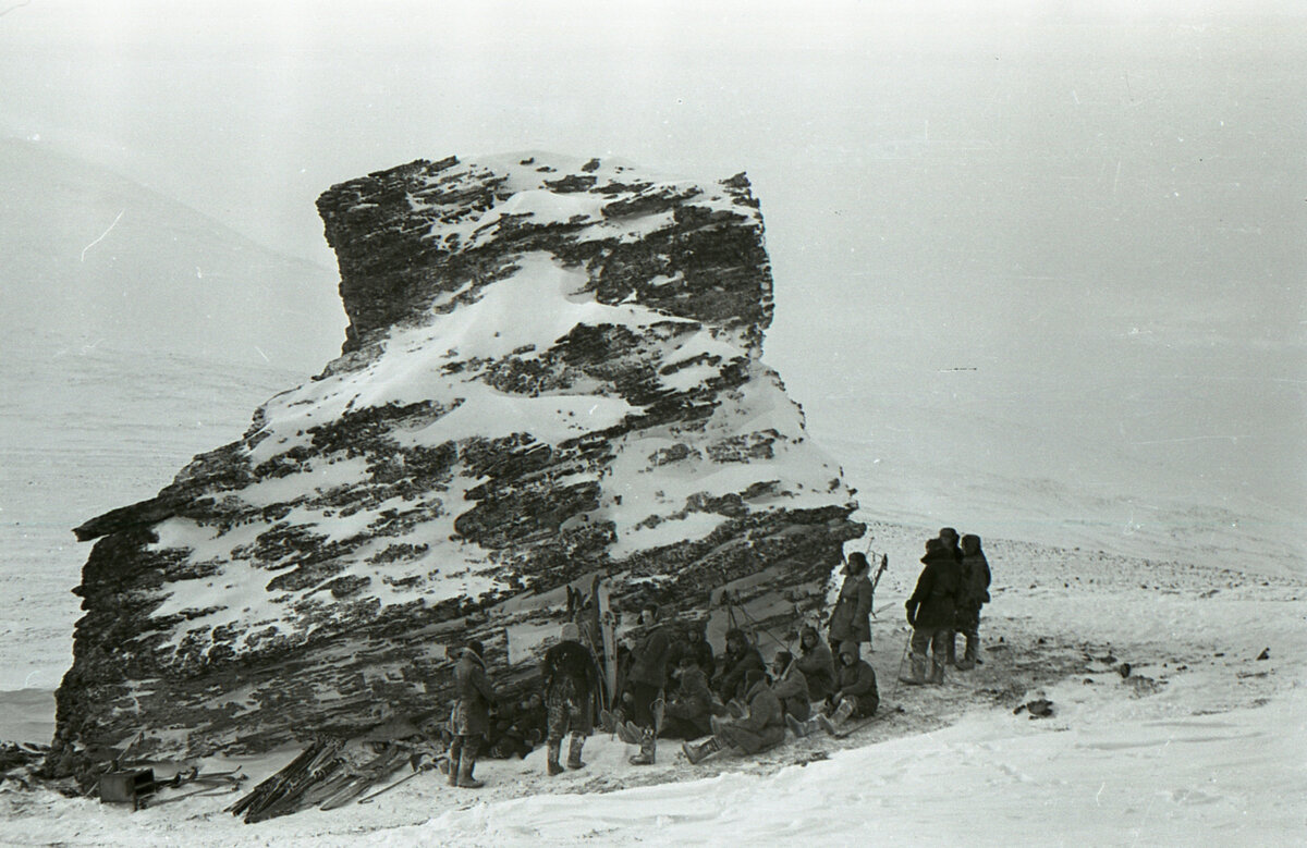 Останцы у перевала Дятлова. Архивное фото 1959 года.