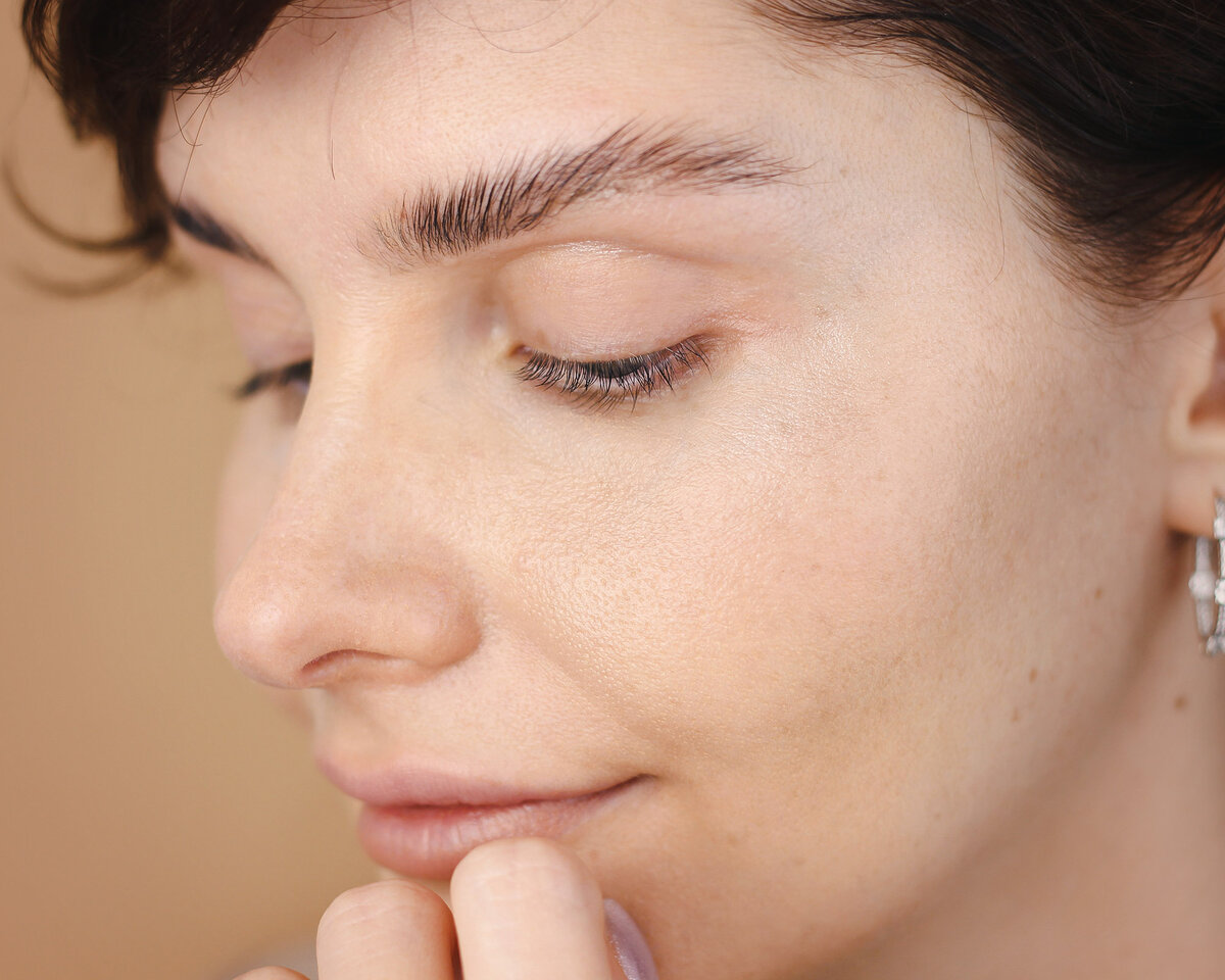 Так выглядят реснички после ламинирования. На мой взгляд, их яркости вполне хватает для лёгкого дневного макияжа.