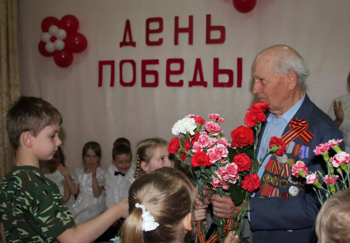 Встреча ветеранов в школе. Встреча ветеранов за столом. Встреча ветеранов вов. Встреча с ветеранами в школе. Встреча школьников с ветеранами великой отечественной войны.