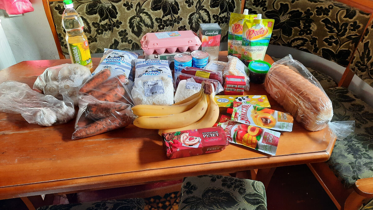 Закупка в Магнит и продуктовом у дома.