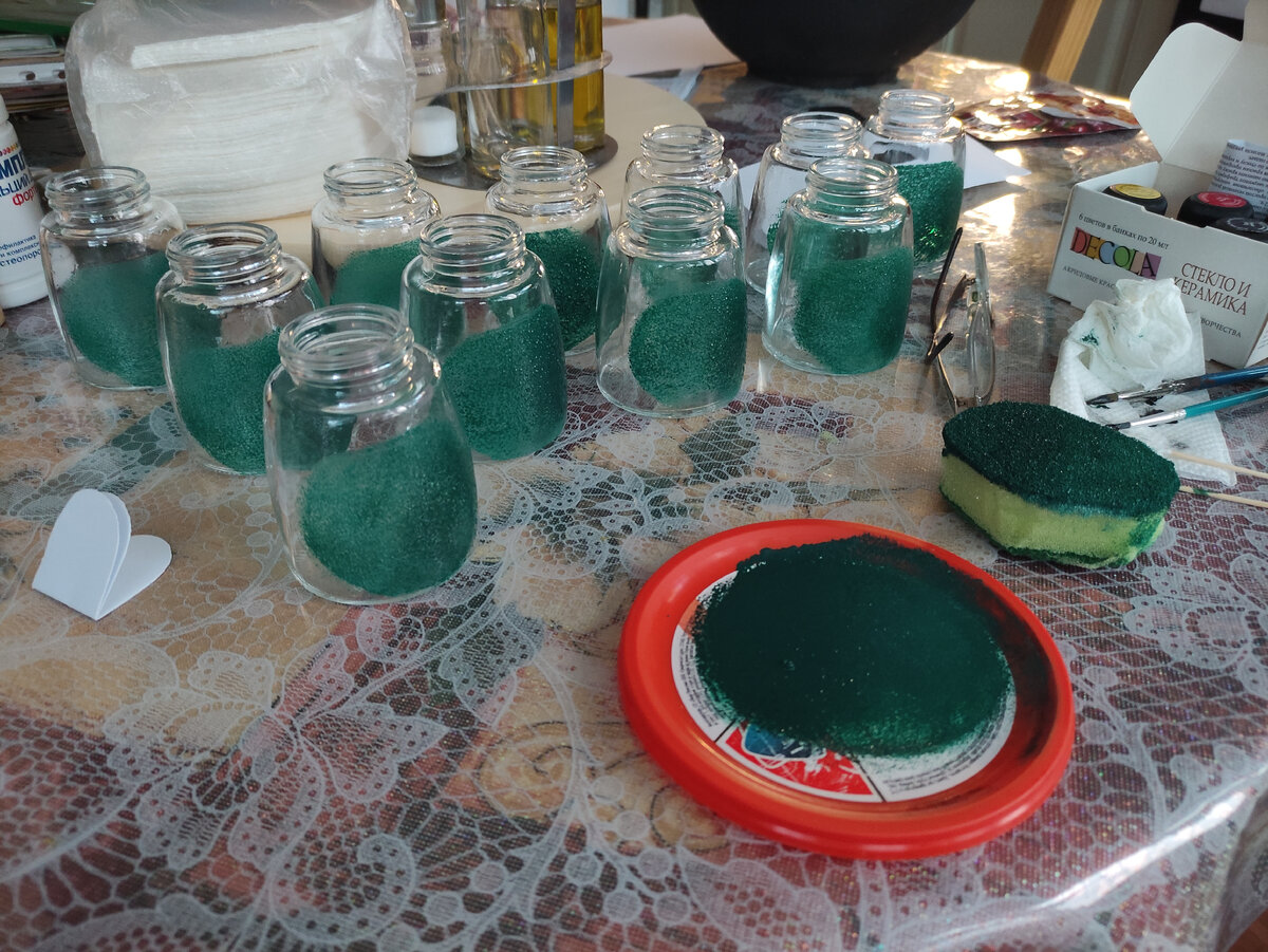 Процесс нанесения надписей 