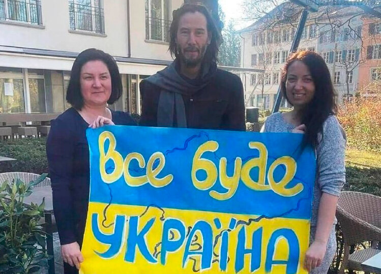 Киану Ривз "поддерживает" Украину. Слава героям!