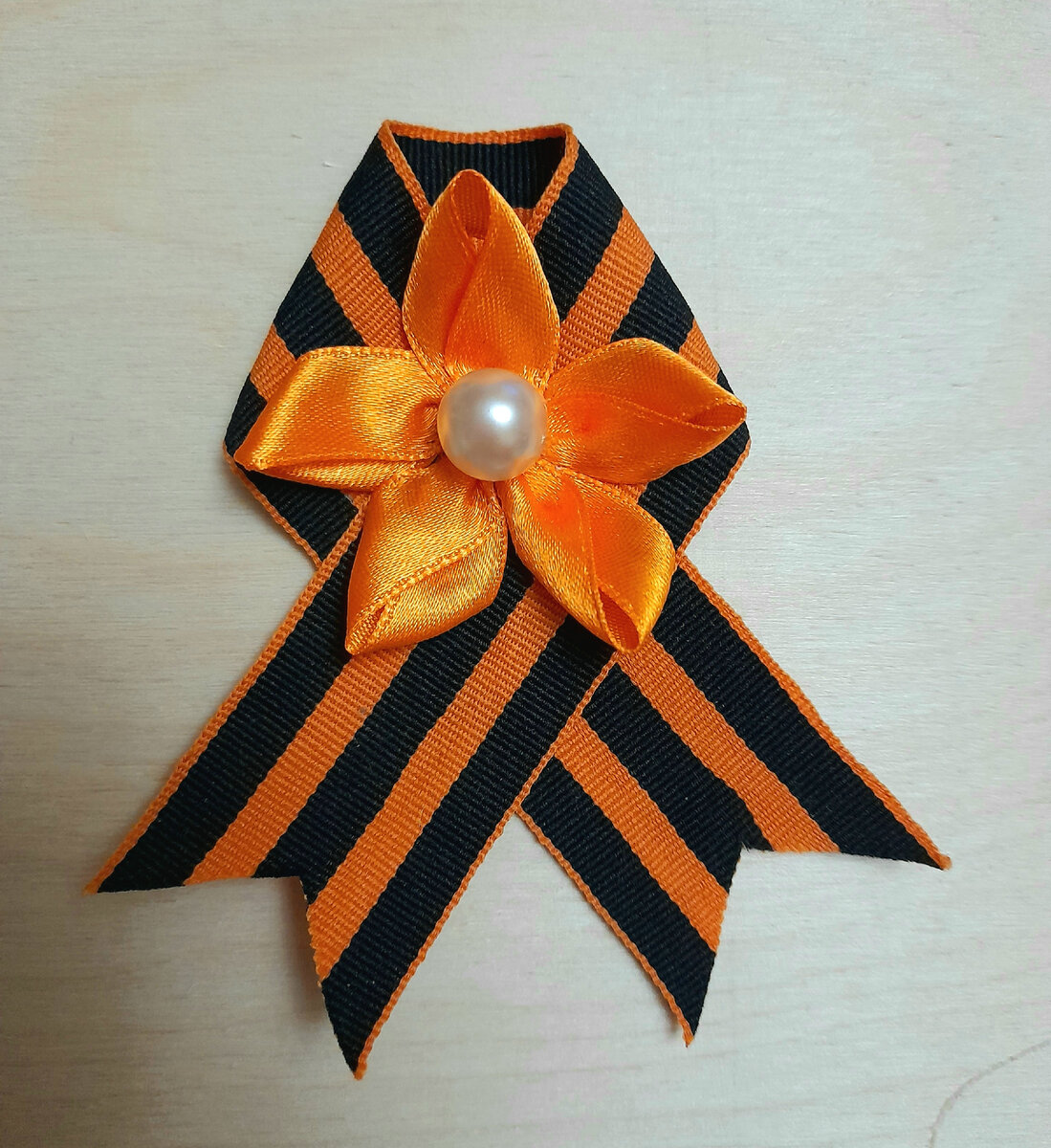 Вот такая брошка получится.