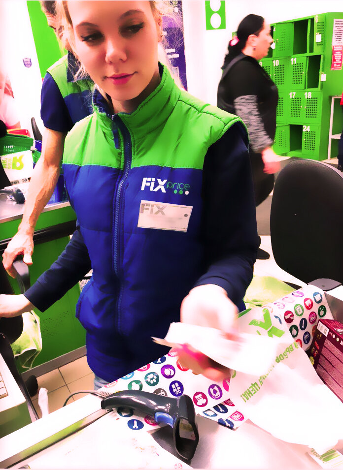 Грузчик в магазин fix price. Продавец фикс прайс. Работа кассир в фикс прайс. Работа кассир в фикс прайс. Работа кассир в фикс прайс.