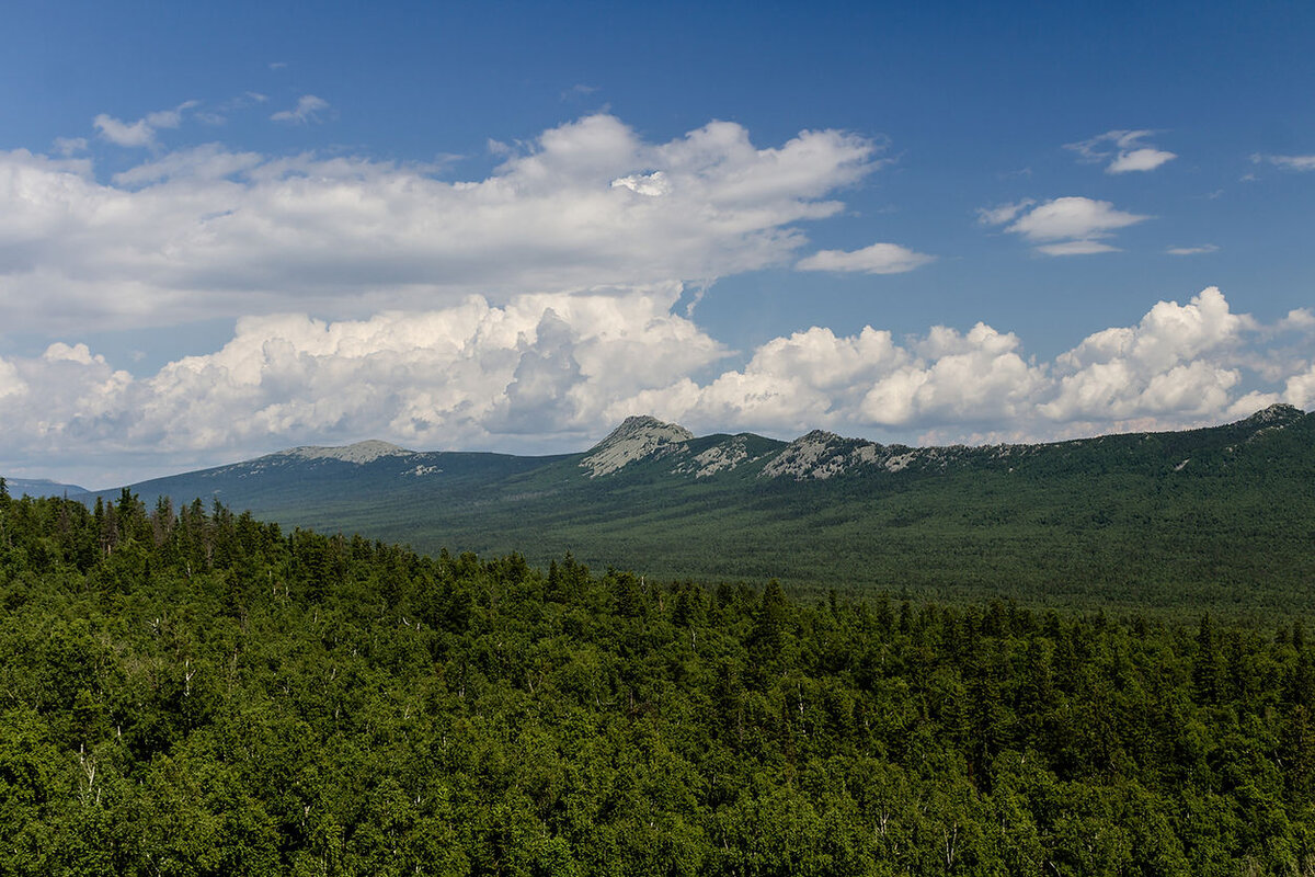 Черная скала фото