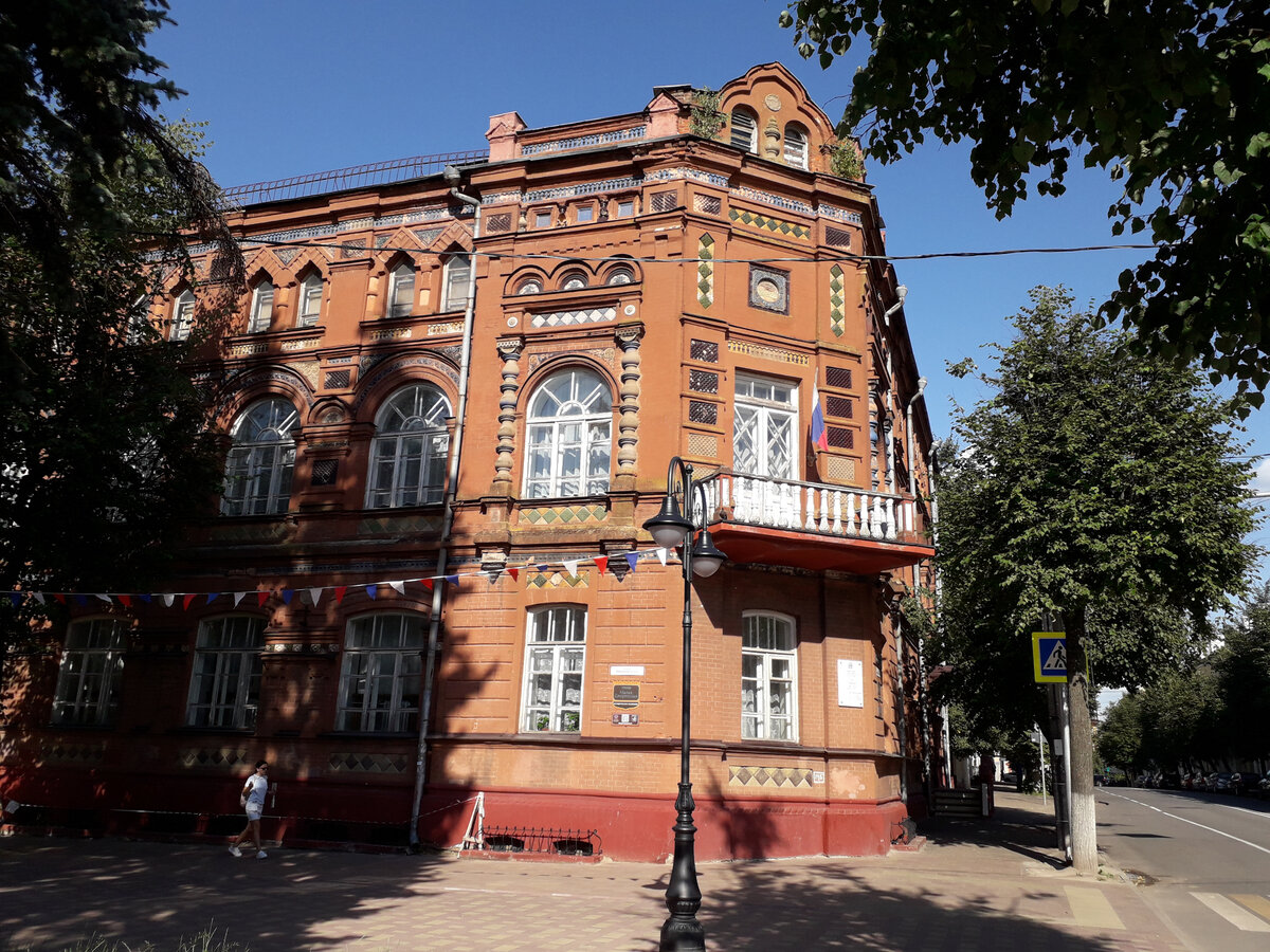 Dvorets tvorchestva detey i molodezhi, house of culture, Smolensk, Kommunistiche