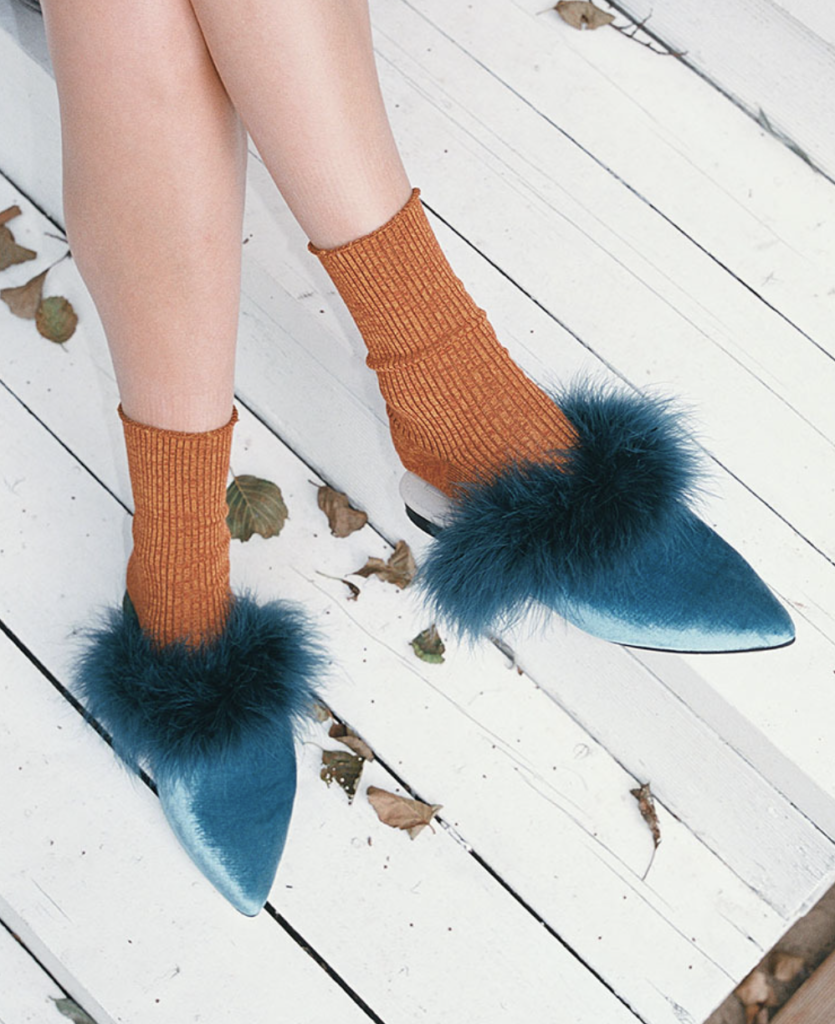 Бархатные мюли с перьями, 10 900 рублей mogilnikova  📷
