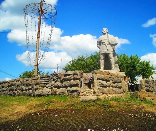Памятник Е. Пугачёву в Саранске, который он освобождал от войск Екатерины II на месте стоянки его войска.