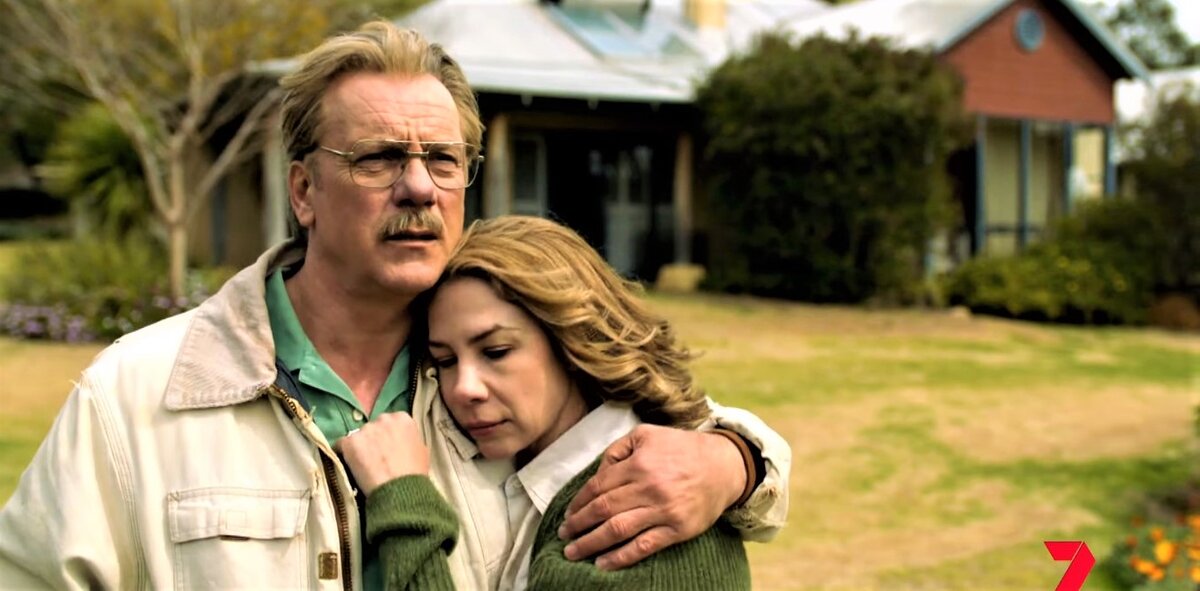 Скриншот из сериала "Убийства в Клермонте" ("The Claremont Murders").