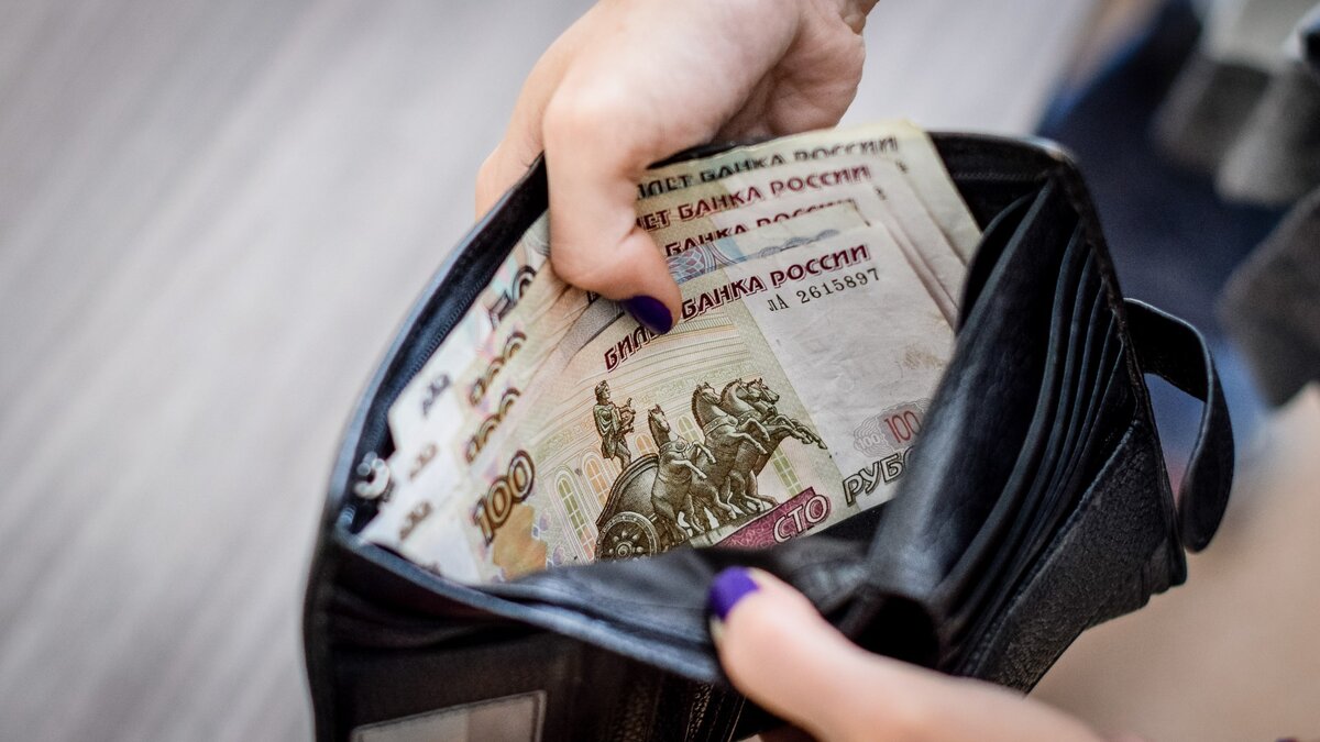     Центробанк России поднял ключевую ставку сразу на 3,5% — до 12% годовых. Роман Чечушков, руководитель направления инвестиционной аналитики «Ренессанс Банка» пояснил для Inkazan почему было принято такое решение.