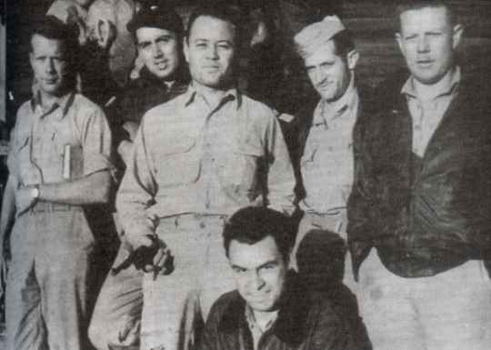 Грег Бойингтон (с револьвером) в составе AVG 