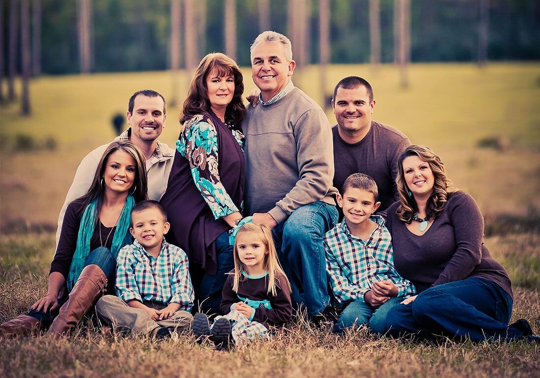 He family. Большая семья. Семейная фотосессия. Семейная фотосессия большой семьи. Портрет большой семьи
