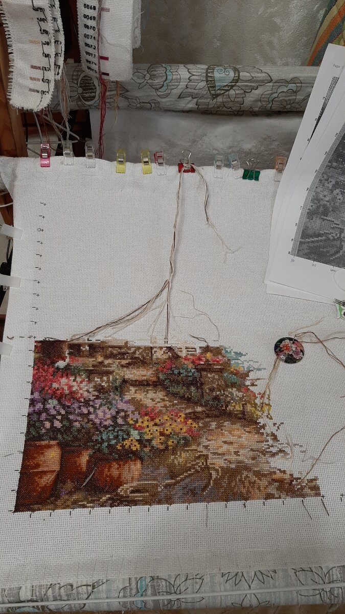 Потихоньку вышивается