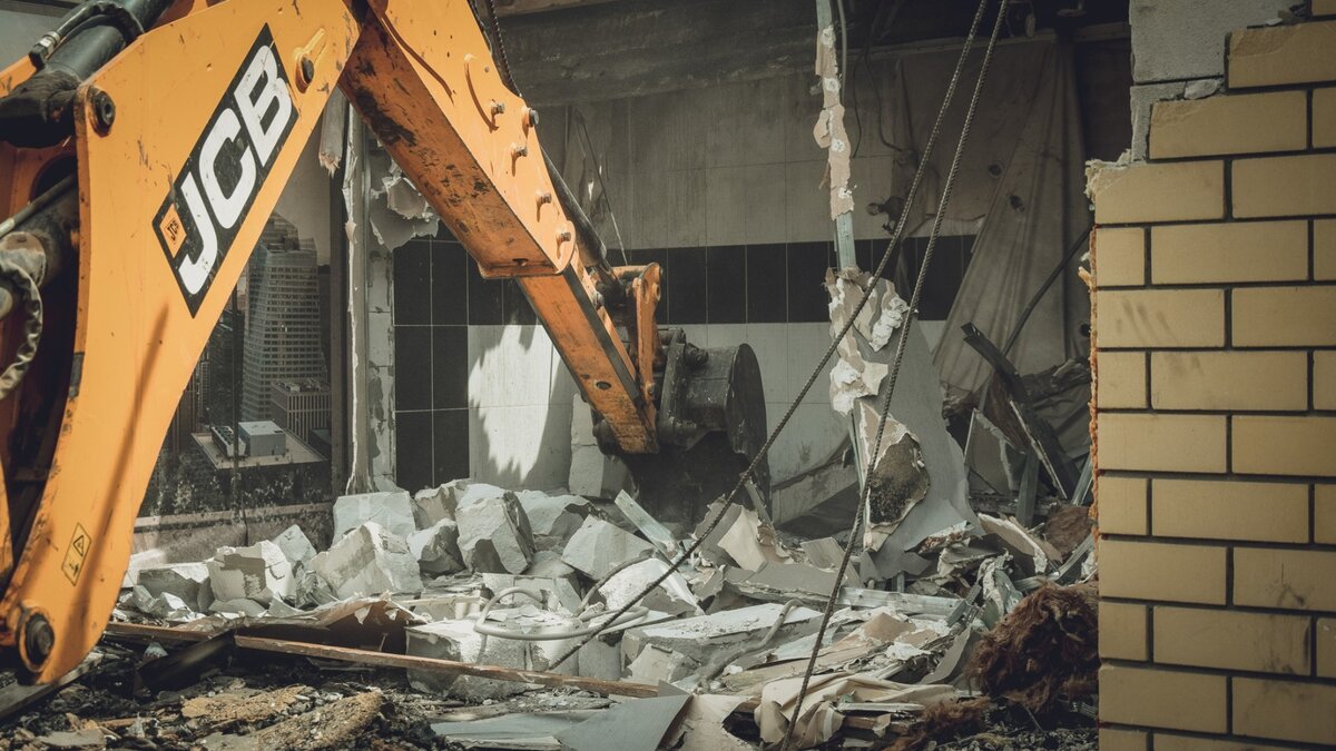     Трудинспекция выявила нарушения при сносе здания бывшего мясокомбината в центре Нижнего Новгорода. ООО «Дом на Ковалихе» в связи с этим было объявлено предостережение, сообщили в региональном ведомстве.