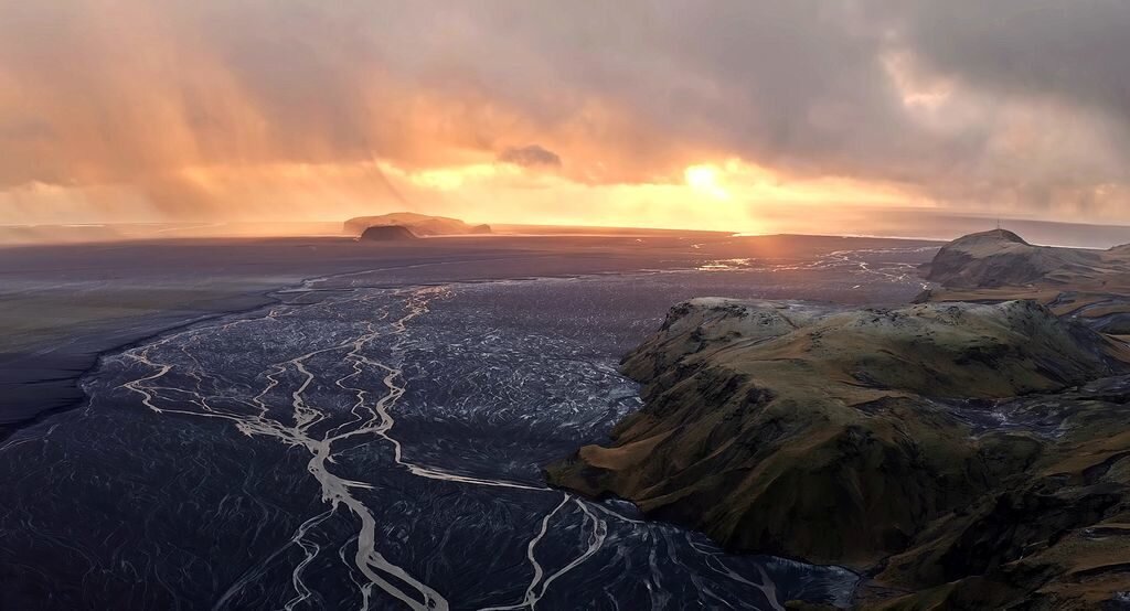 Поліція, пожежна служба, швидка допомога: 112.