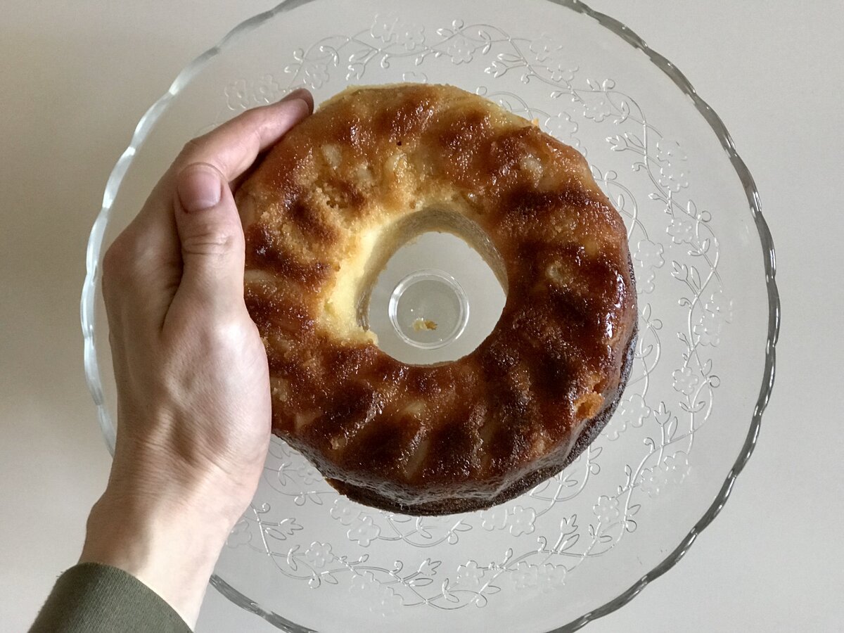 За счет сахарного сиропа кекс получается в меру влажным