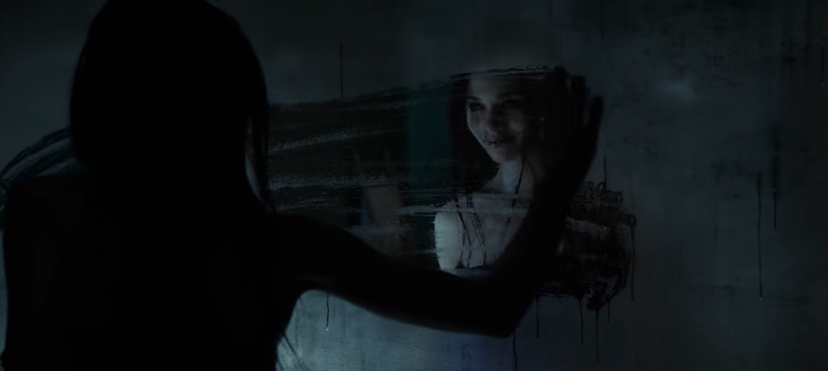 Почему смотреться в зеркало вредно для психики?