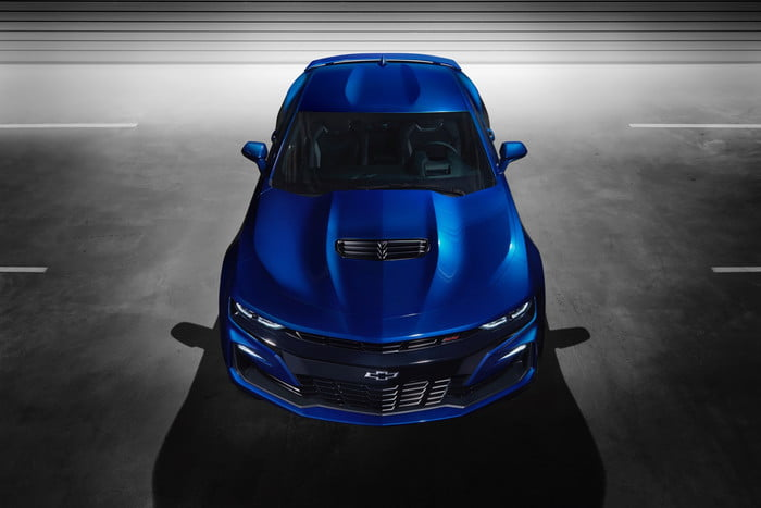 Chevrolet Camaro 2019 года может похвастаться рестайлингом передней части, а также несколькими изменениями "под капотом".